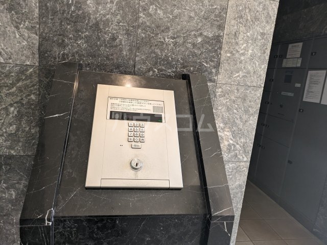 21/26 エントランス