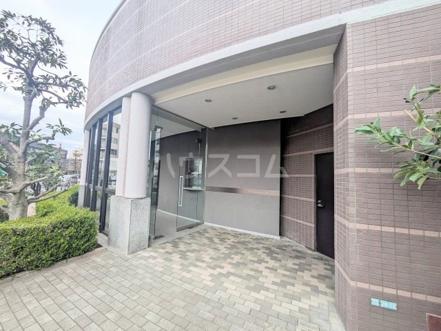 21/30 エントランス