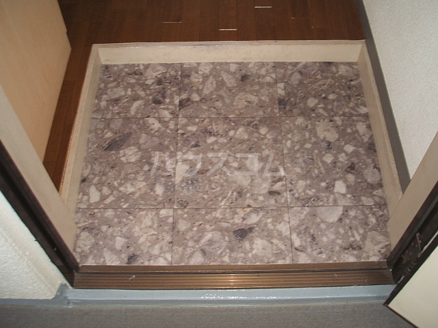 22/30 エントランス