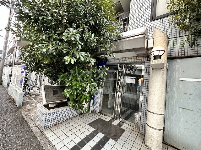 21/29 エントランス