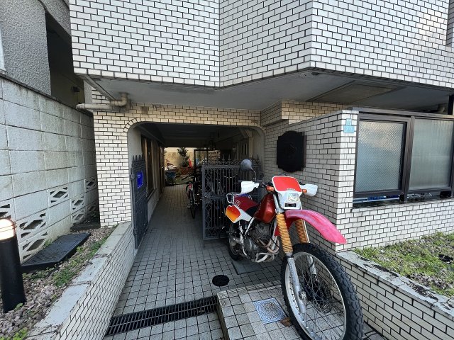 21/25 エントランス