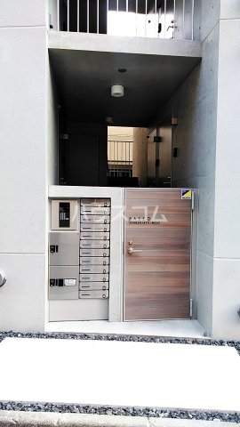 21/30 エントランス