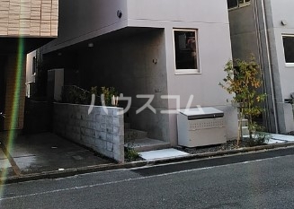 21/30 エントランス