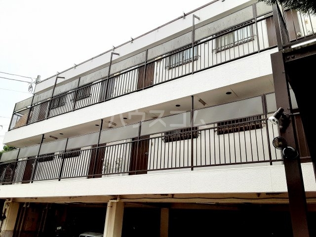 27/30 エントランス