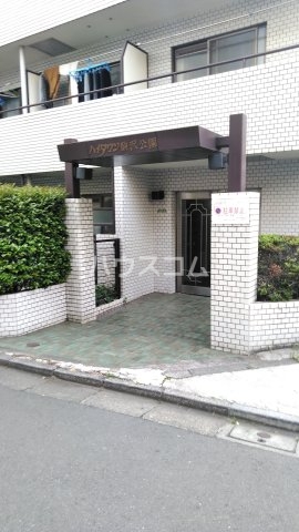 23/30 エントランス