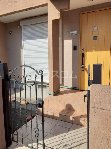 28/30 エントランス