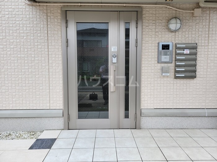 18/25 エントランス