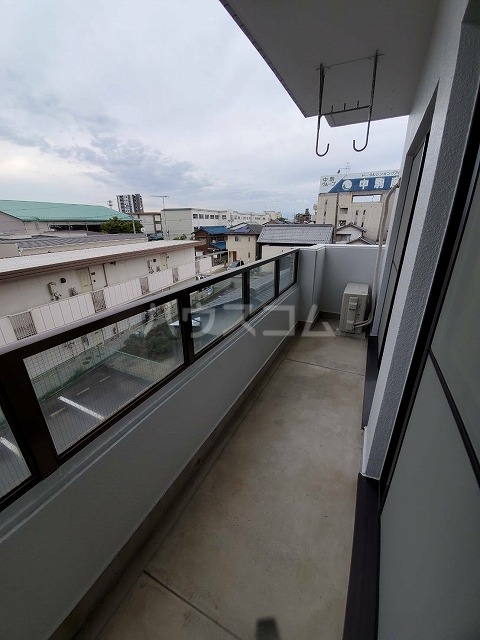 13/18 バルコニー