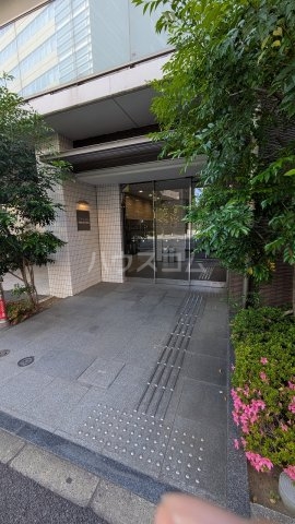 21/30 エントランス