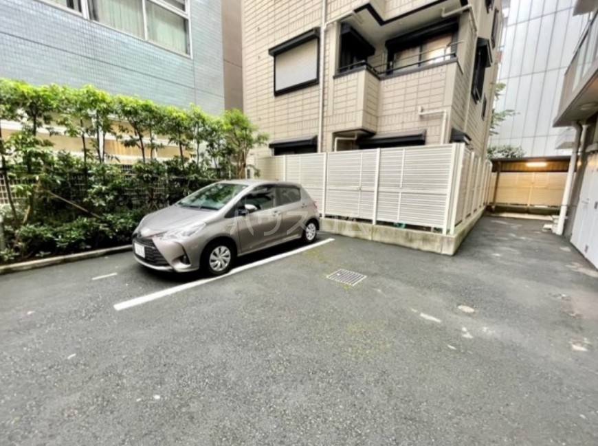 22/30 駐車場