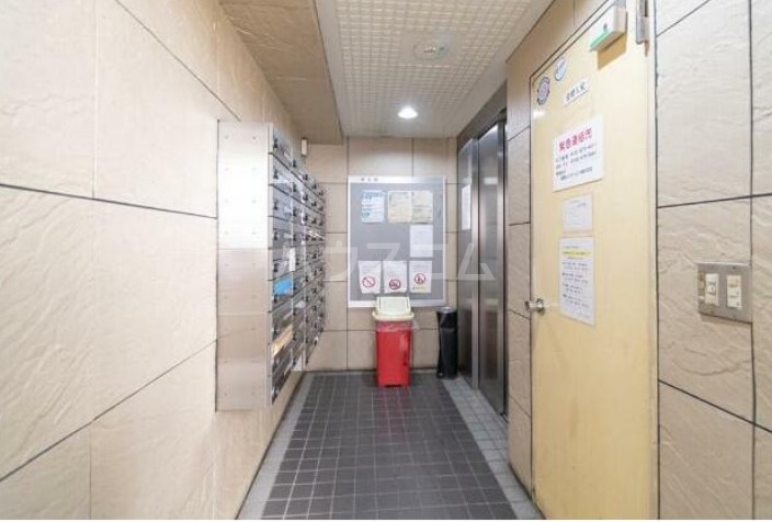 16/18 エントランス