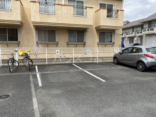 18/28 駐車場