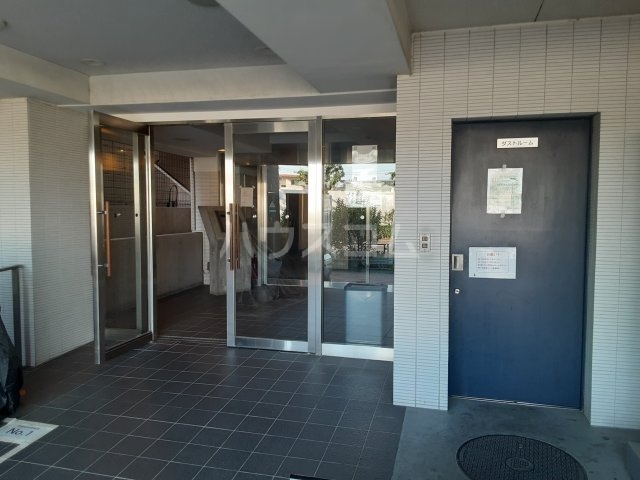 27/30 エントランス