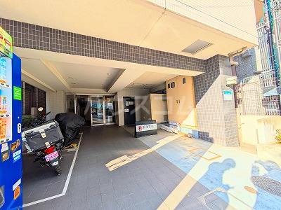 21/30 エントランス