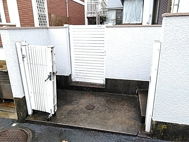 28/30 エントランス