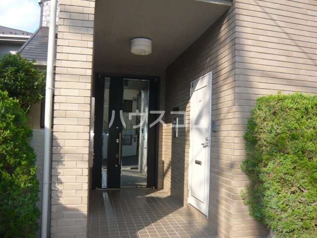 22/28 エントランス