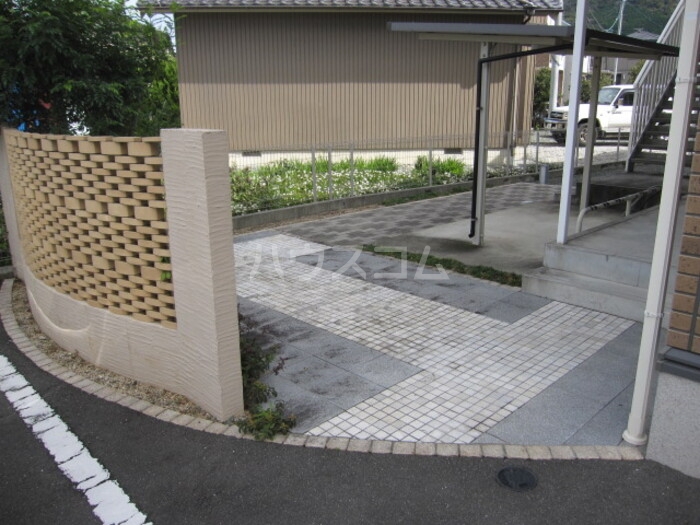 17/26 エントランス