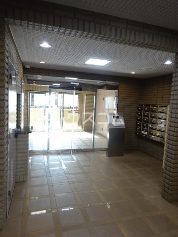 27/30 エントランス