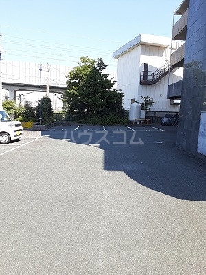 27/30 駐車場