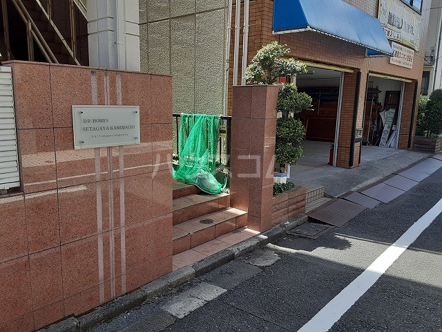 28/30 エントランス