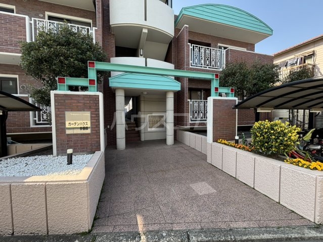 26/30 エントランス