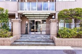 18/28 エントランス