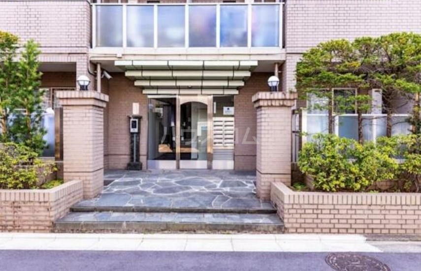 20/30 エントランス