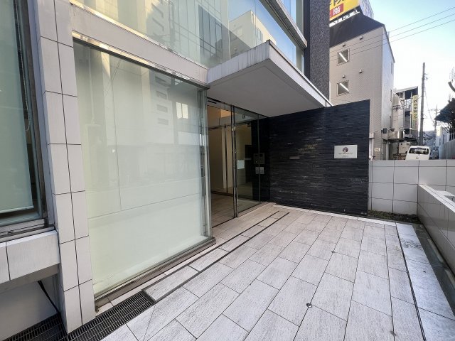 21/30 エントランス