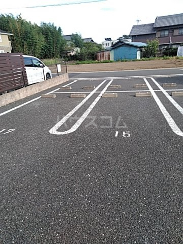 18/21 駐車場