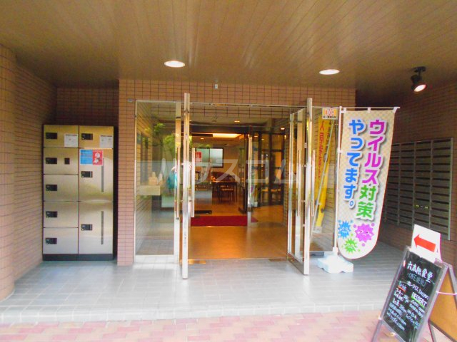 28/30 エントランス