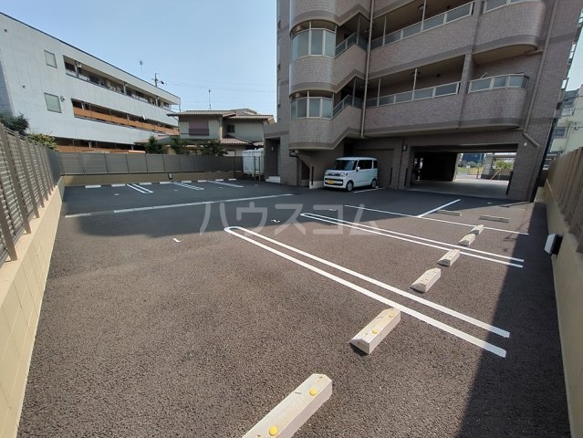 26/30 駐車場