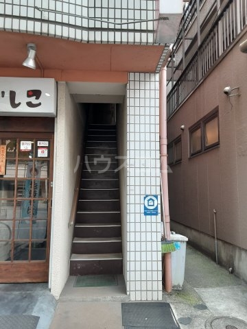 20/23 エントランス