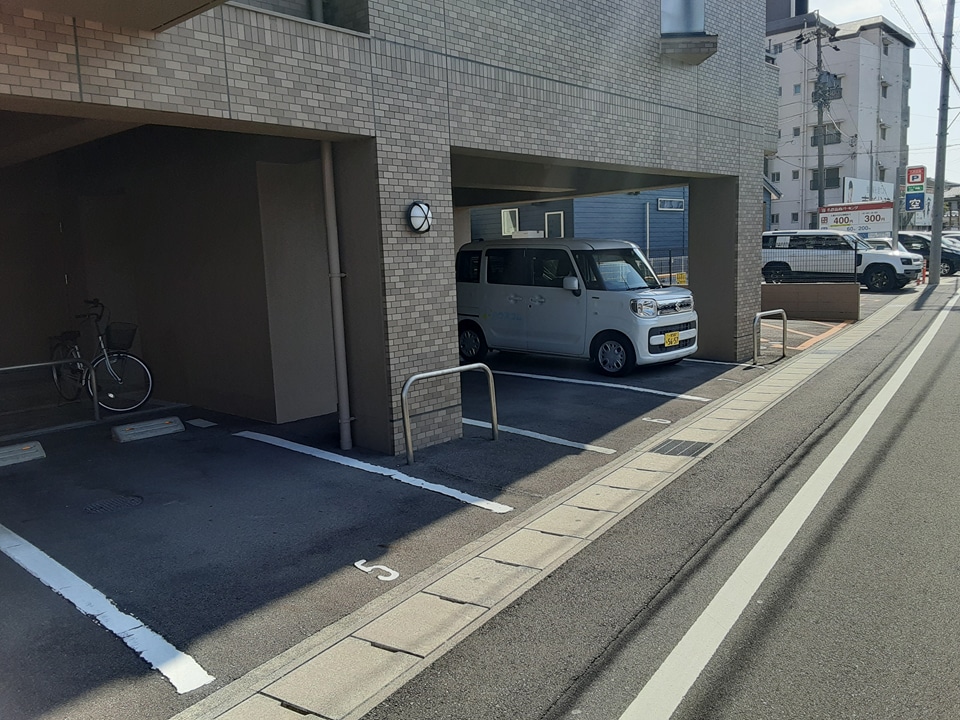 16/18 駐車場