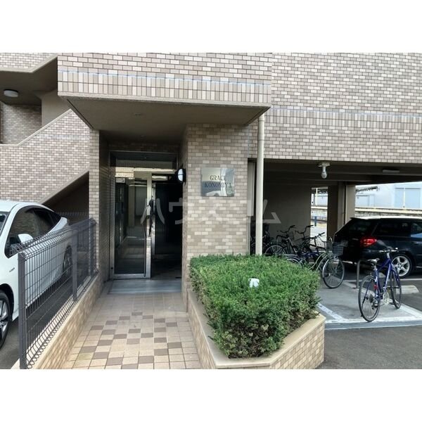 16/19 エントランス