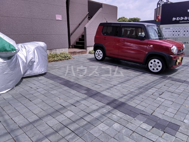 18/28 駐車場