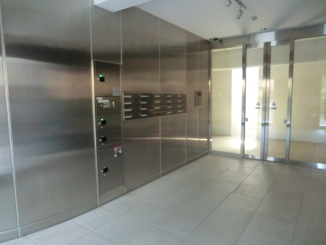 25/30 エントランス