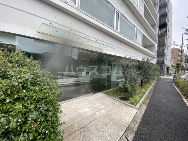 21/30 エントランス