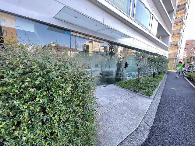 21/30 エントランス