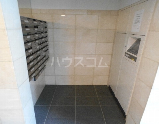 27/30 エントランス