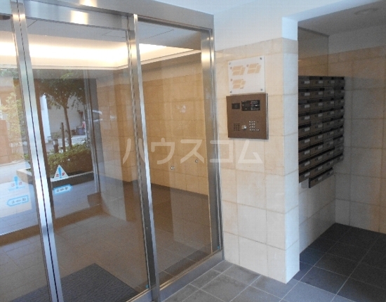 28/30 エントランス