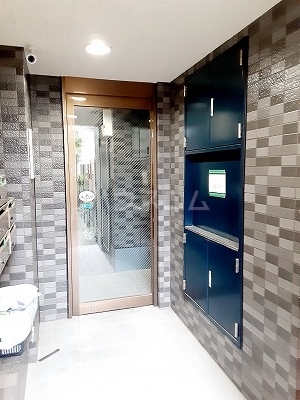 27/30 エントランス