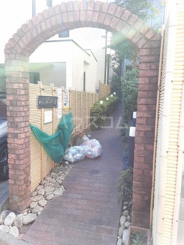 28/30 エントランス