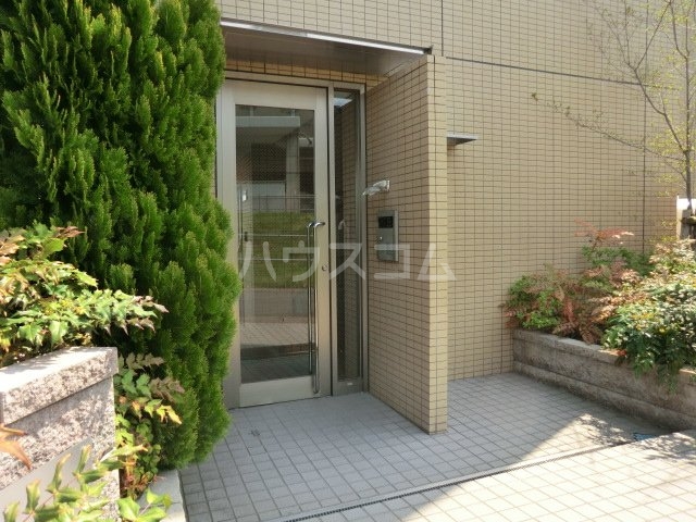 24/30 エントランス