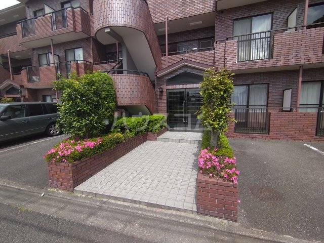 21/25 エントランス