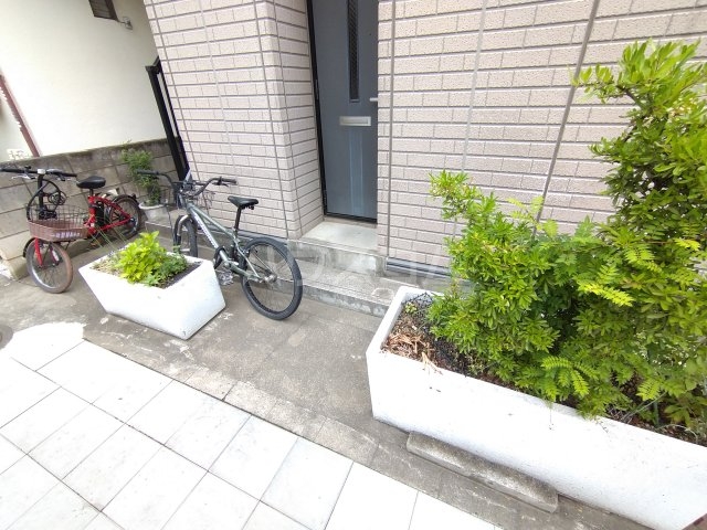 22/25 エントランス