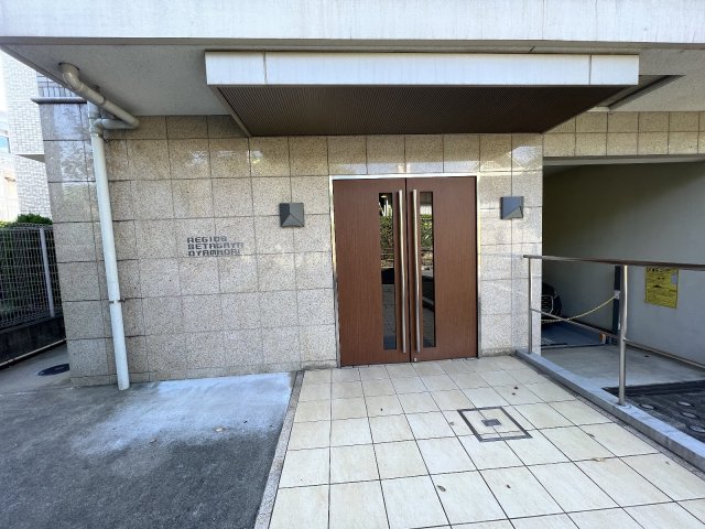 21/30 エントランス