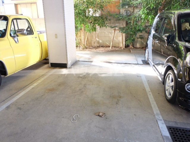 22/30 駐車場