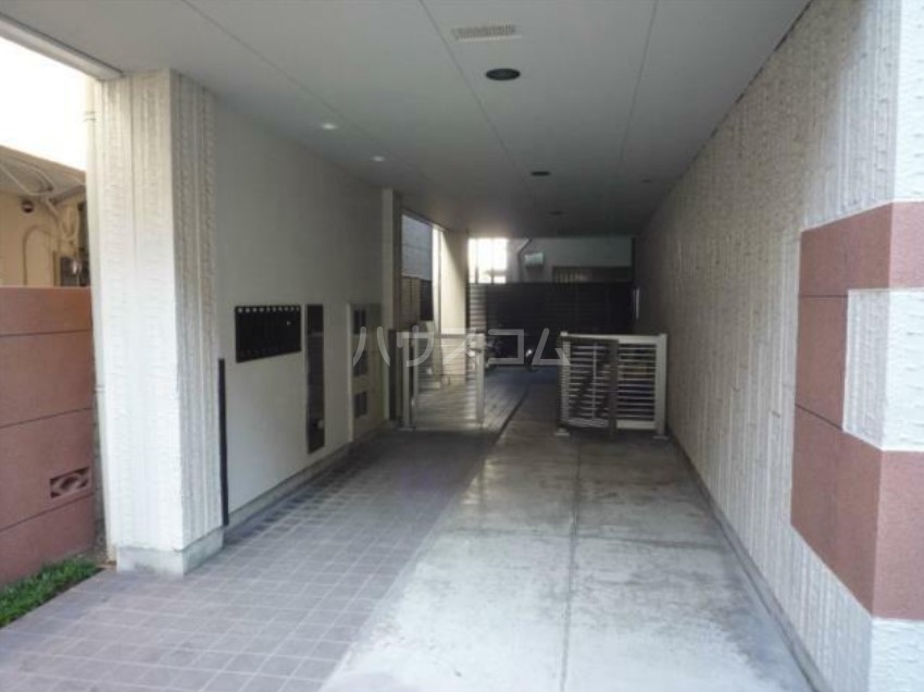 20/30 エントランス