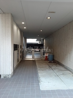 26/30 エントランス