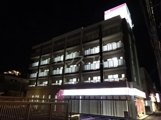 23/27 エントランス